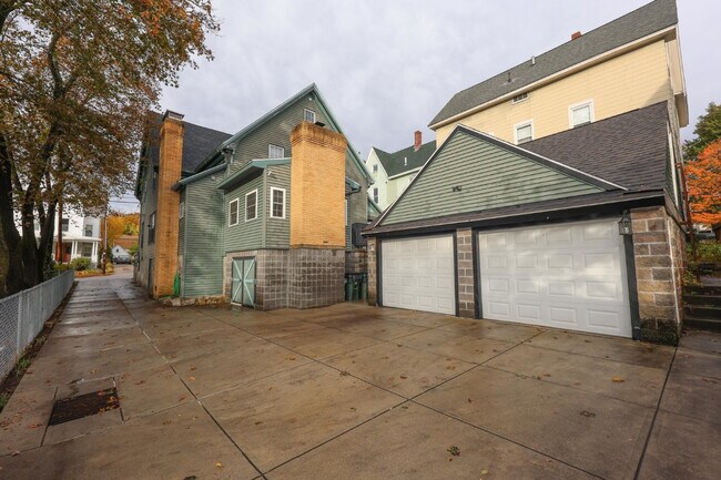 Building Photo - 331 E High St