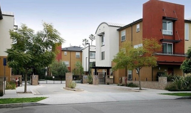 Foto del edificio - 8620 Belford Ave