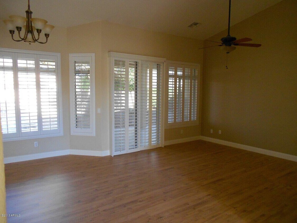Foto del edificio - 1802 S Pennington Dr