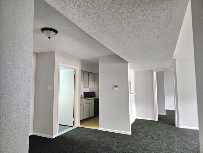 Building Photo - 8421 Hearth Dr