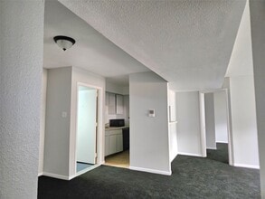 Building Photo - 8421 Hearth Dr