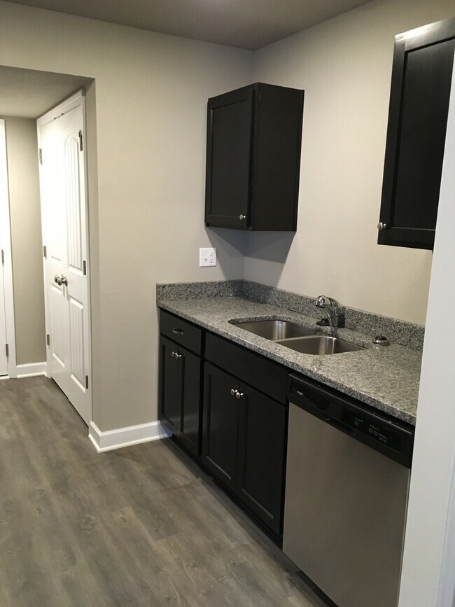 Foto del edificio - 3 Bed Townhome in Grain Valley