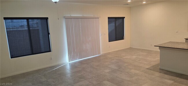 Foto del edificio - 427 Larksong Ave