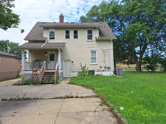 Foto del edificio - 23720 Shakespeare Ave