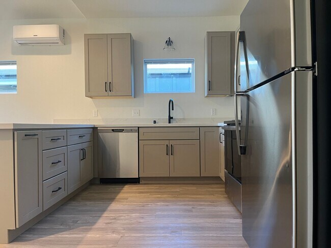Building Photo - Newly built homes with City of Redding solar!