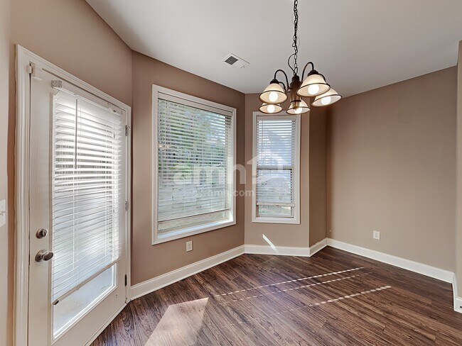 Building Photo - 507 S Fortune Way