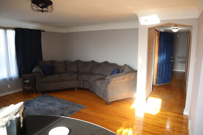 Building Photo - 1343 Pagel Ave