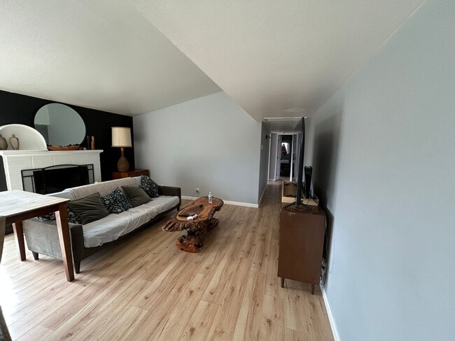 Foto del edificio - Updated in North Hanford