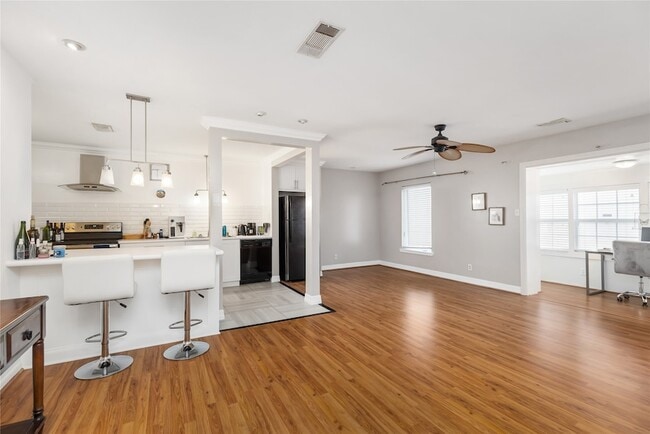 Photo - 2824 Briarhurst Dr Apartment