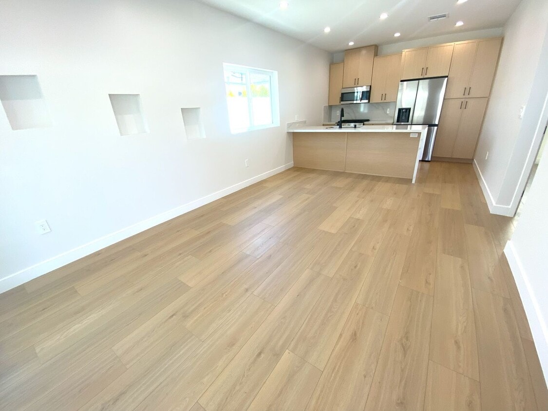 Foto principal - 4641 W 130th St