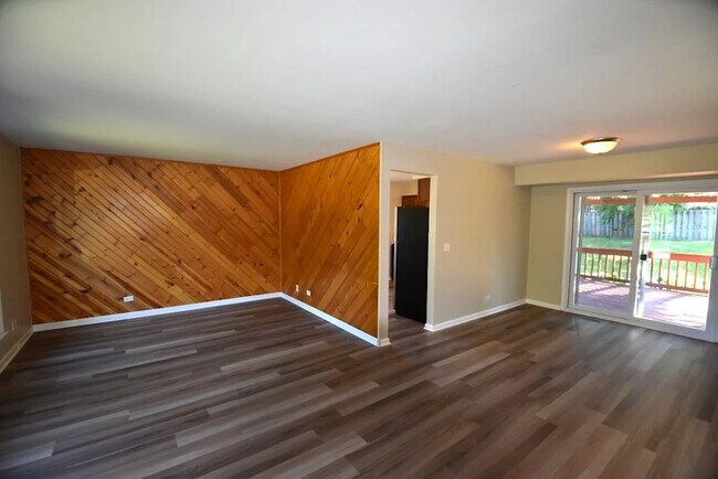 Building Photo - 1405 N Parkview Terrace