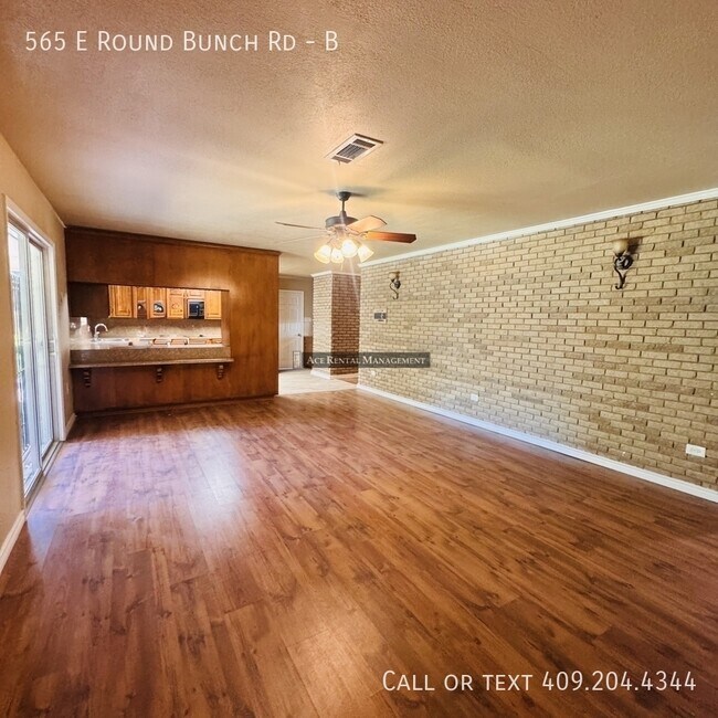 Foto del edificio - 565 E Roundbunch Rd