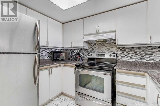 Building Photo - 335 Webb Dr