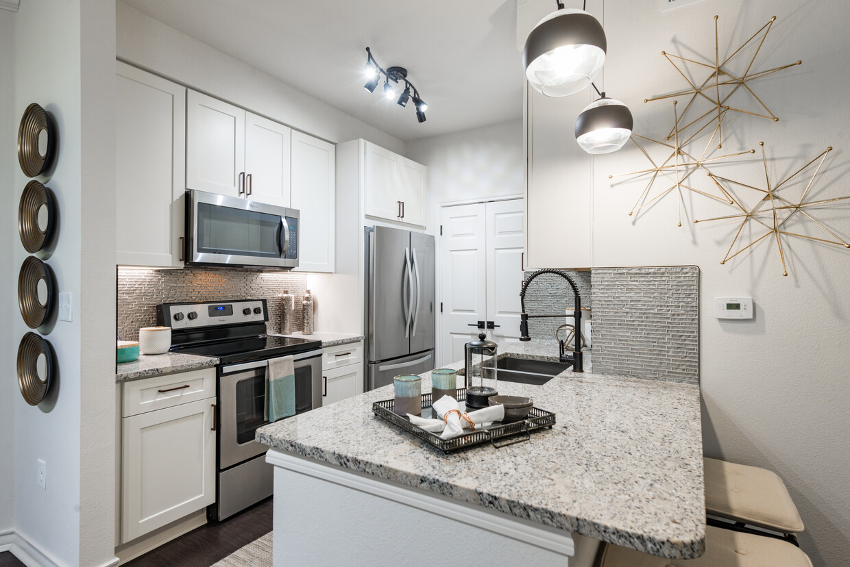 2BR, 2BA - 1050SF - Cocina - Creekside at North Beach