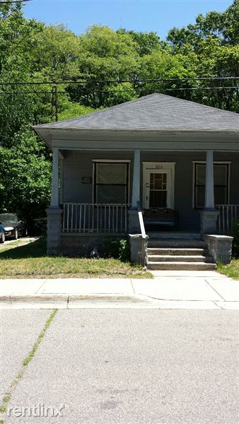 Primary Photo - 504 McLaren St