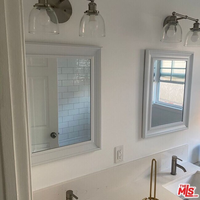 Foto del edificio - 1506 W 136th St