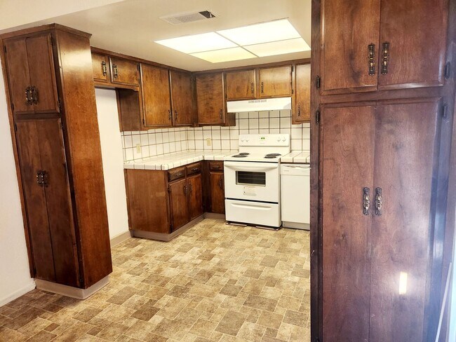 Foto del edificio - Two Bedroom Apartment Coming Soon! This Wi...