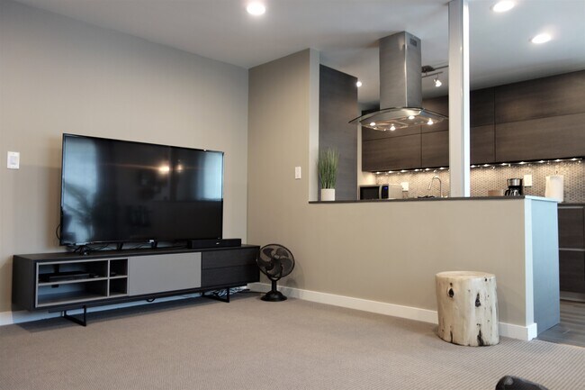 Living Room - 1600 Ardmore Ave