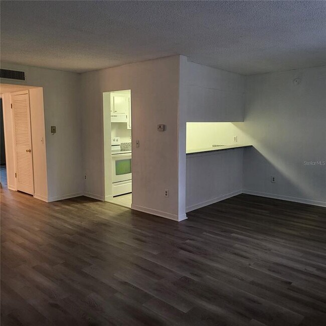 Foto del edificio - 2525 W Bay Dr