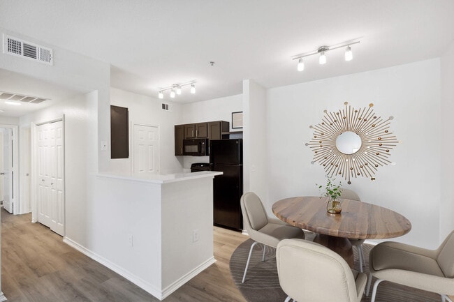 Building Photo - Bonito Parque Apartments