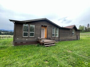 Building Photo - 3780 Blackburn Dr