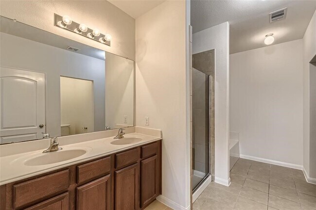 Building Photo - 2006 Quiet Palm Ln