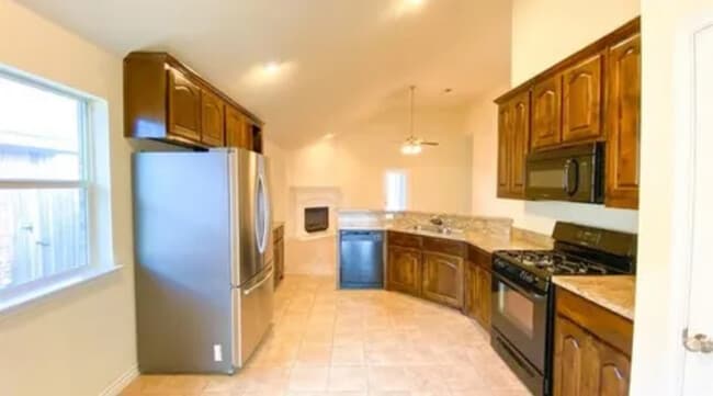 Building Photo - 1417 Sun Dr