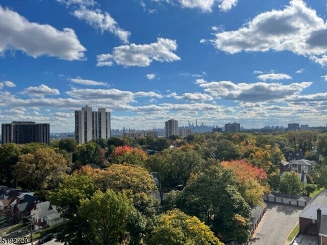 Foto del edificio - 1600 Center Ave