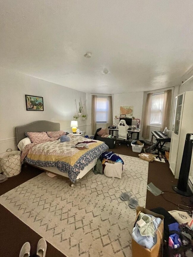 Building Photo - Brookline 3 Bed / 2 Bath – Garden Unit – Brownstone Charm – 9/1 Move-In