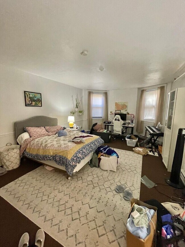 Foto del edificio - Brookline 3 Bed / 2 Bath – Garden Unit – Brownstone Charm – 9/1 Move-In