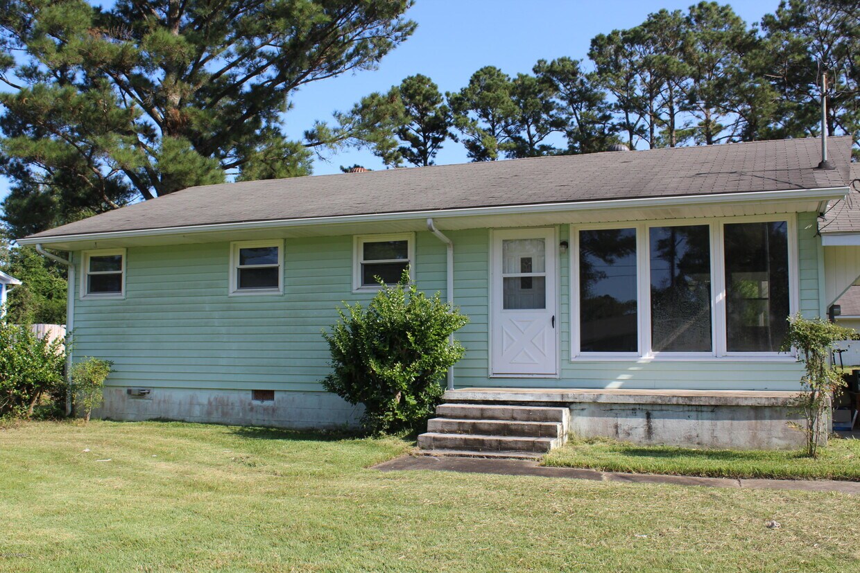 Primary Photo - 2526 E Forest Dr