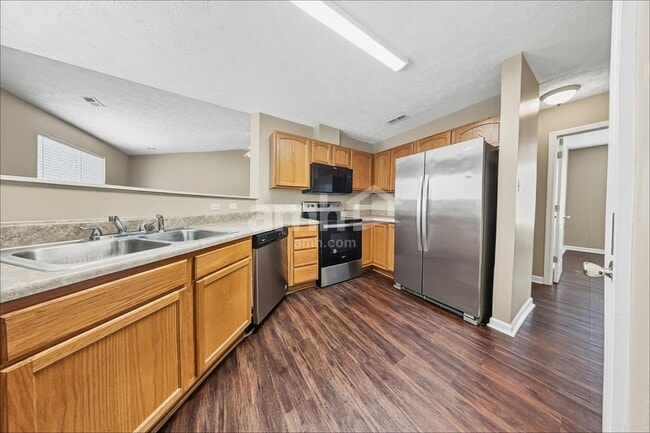 Building Photo - 6100 Glenmay Dr