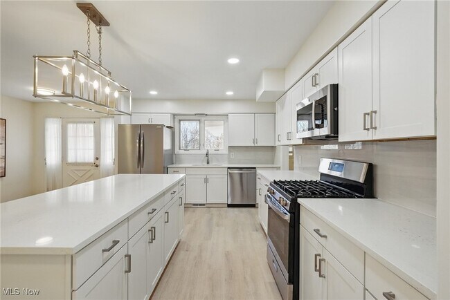 Foto del edificio - 33115 Ledge Hill Dr