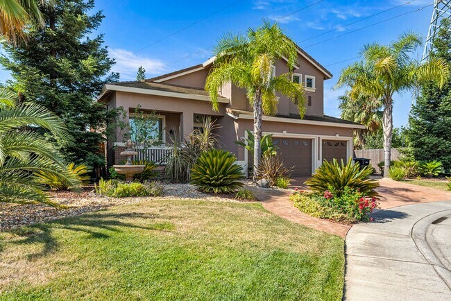 Building Photo - For rent: spacious and updated 5-bedroom, ...