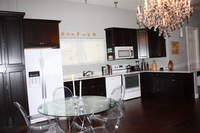 Foto del edificio - 5862 Homeland Rd