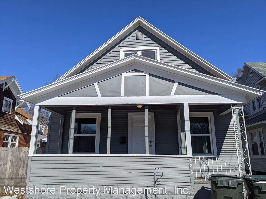Primary Photo - 3 br, 1 bath House - 486 E. Apple Ave.