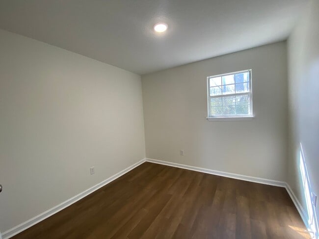 Building Photo - 3901 Lindbergh Dr