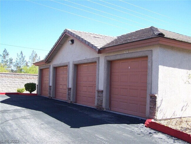 Building Photo - 10213 King Henry Ave