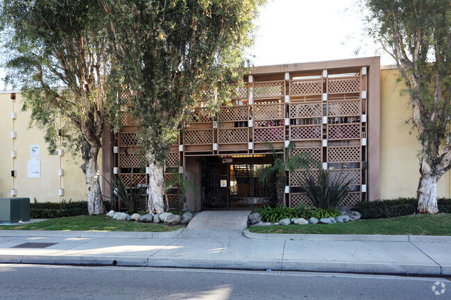 Building Photo - Hana Bosho Apartments