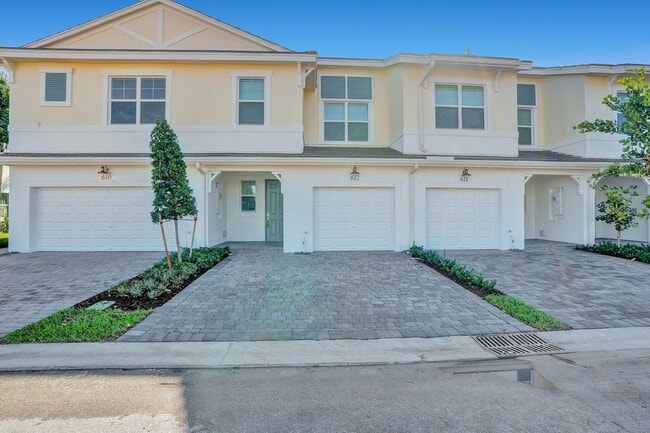 Foto del edificio - Gorgeous Brand New 3 Bedroom 2 Bath (2-story) Townhouse in Deerfield Beach