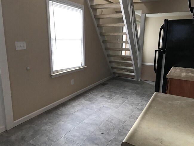 Building Photo - 3257 Cloverdale St