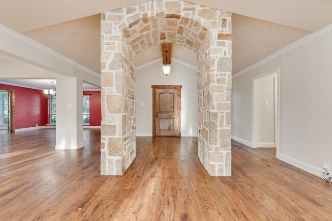 Building Photo - Spacious Elegance 5-Bed, 4.5-Bath Home wit...