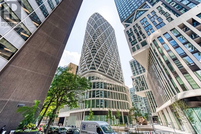Building Photo - 230-3230 Simcoe St