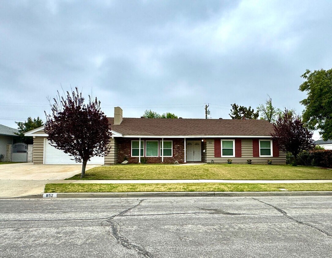 Foto principal - Coming June 2025 – Prime Claremont Location!