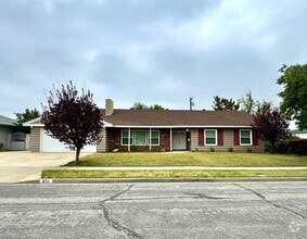Building Photo - 852 Kent Dr