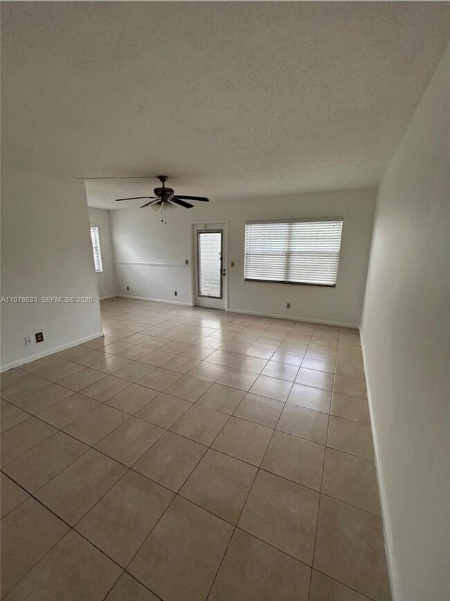 Building Photo - 550 Mansfield M
