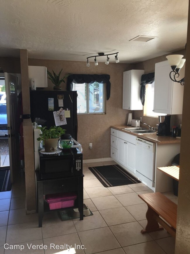 Foto del edificio - 3 br, 2 bath House - 139 W. Head St.