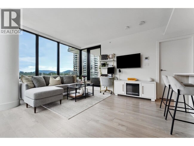Building Photo - 680-680 Seylynn Cres