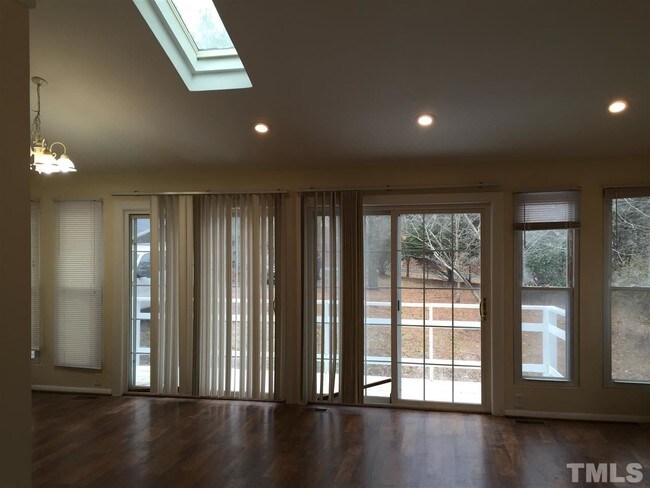 Building Photo - 2500 Little River Dr