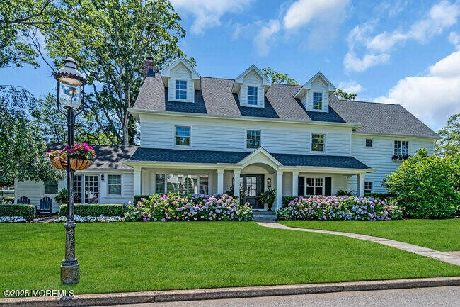 Building Photo - 12 Red Oak Dr